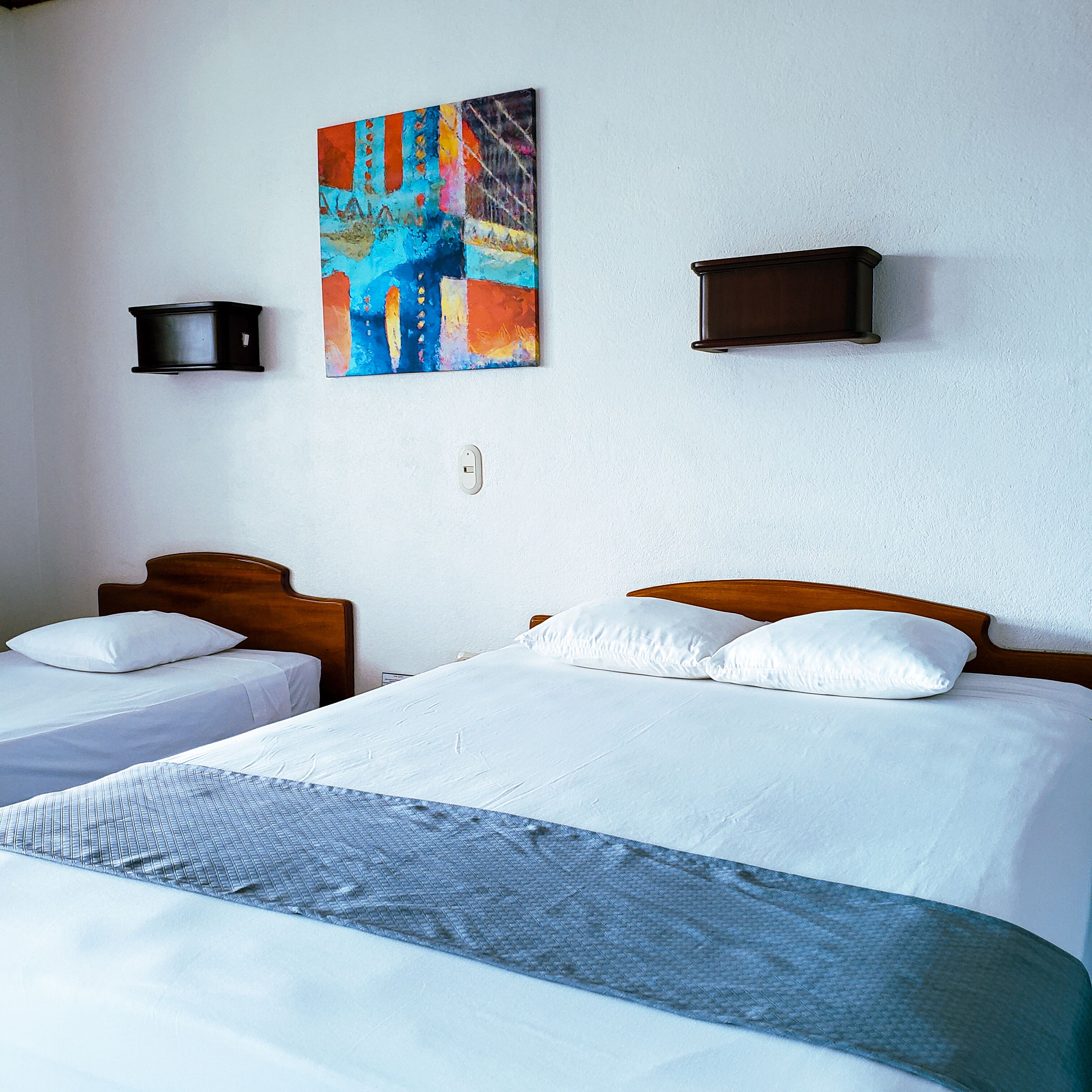 standard room 1 double bed and 1 twin bed | 1 bedroom, in-room safe, desk, free wifi