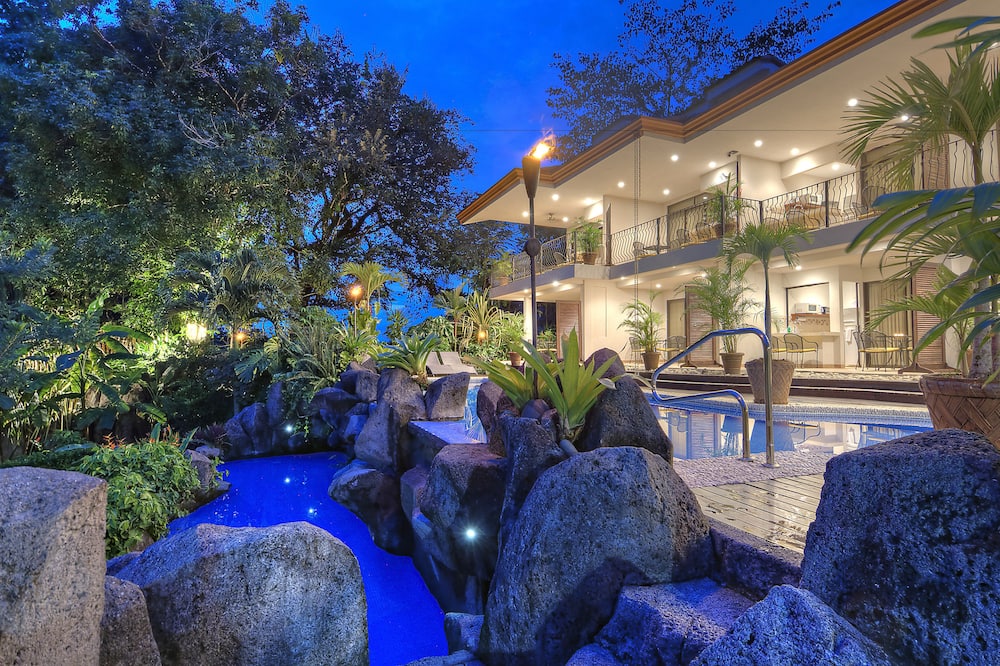 Pumilio Mountain & Ocean Hotel