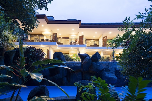 Pumilio Mountain & Ocean Hotel