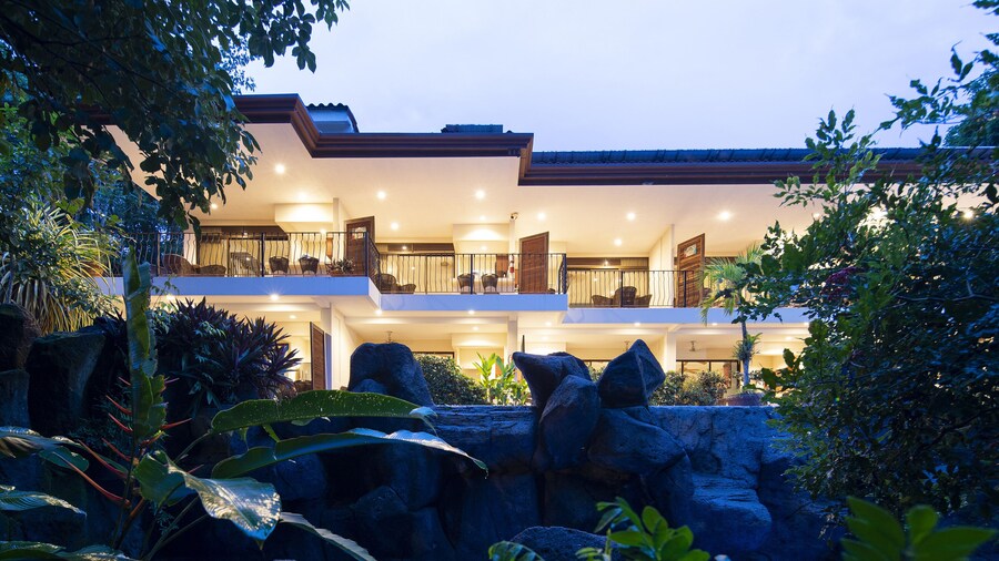 Pumilio Mountain & Ocean Hotel