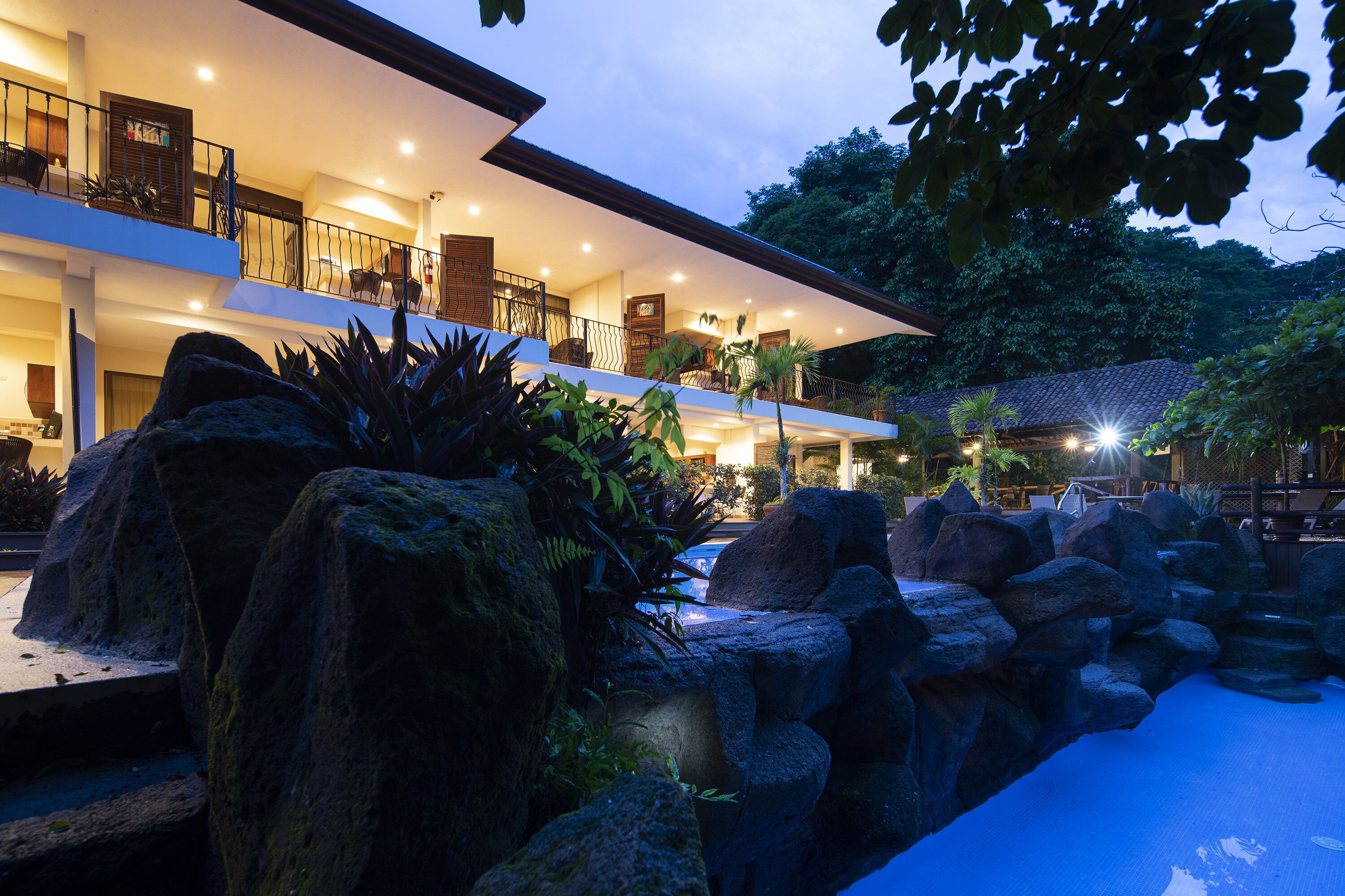 2 utomhuspooler, öppet 07.00 till 22.00, gratis cabanor och parasoller