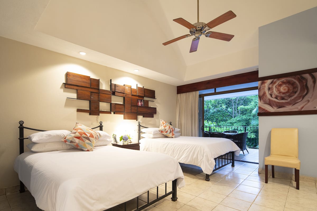 YAMIPA SUITE - Kitchen & 2 Queen Beds | Premium bedding, memory foam beds, minibar (some free items)