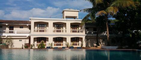 Außenpool, Liegestühle