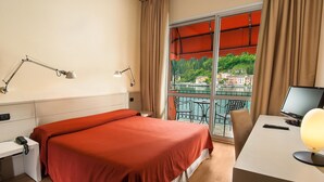 Chambre Triple, balcon, vue lac | Vue de la chambre