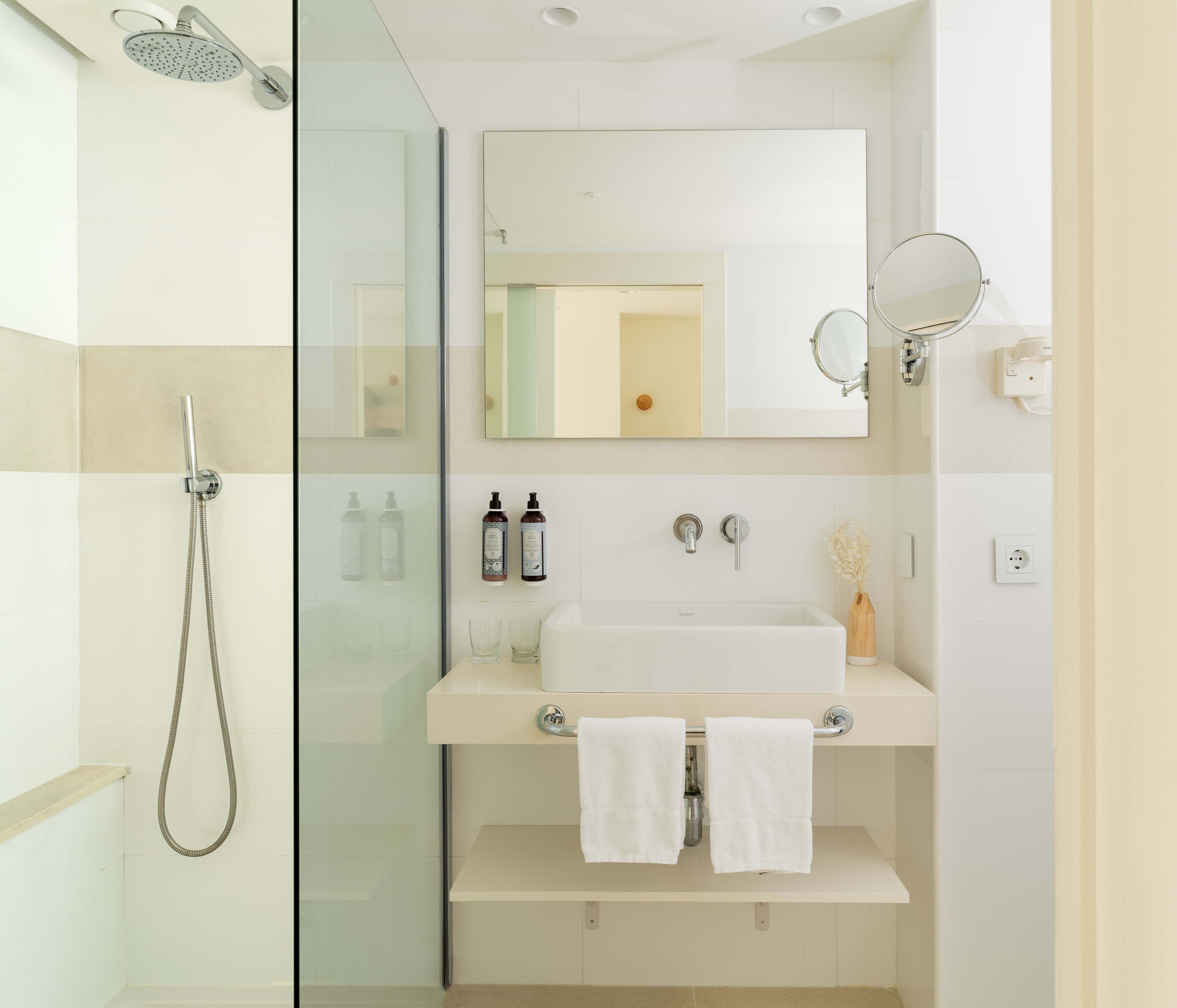 double room, balcony, executive level (star prestige) | bathroom | shower, rainfall showerhead, eco-friendly toiletries, hair dryer