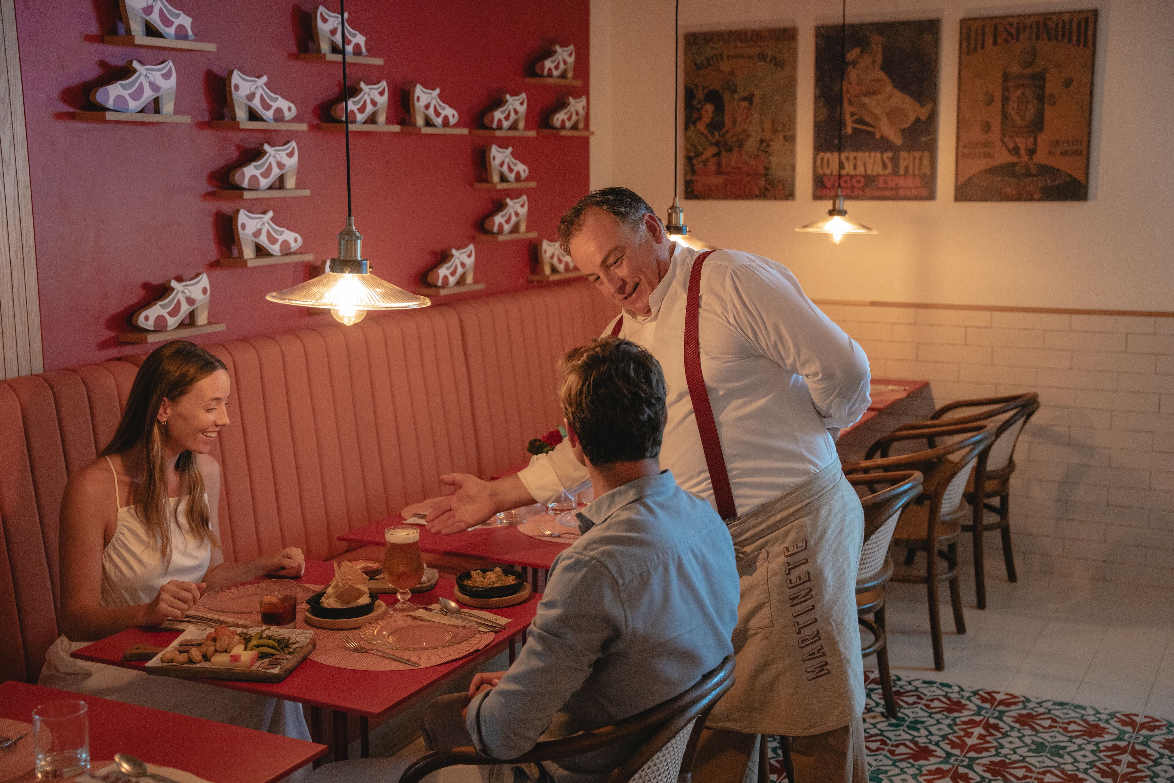 6 restaurants, breakfast, lunch, dinner served; international cuisine