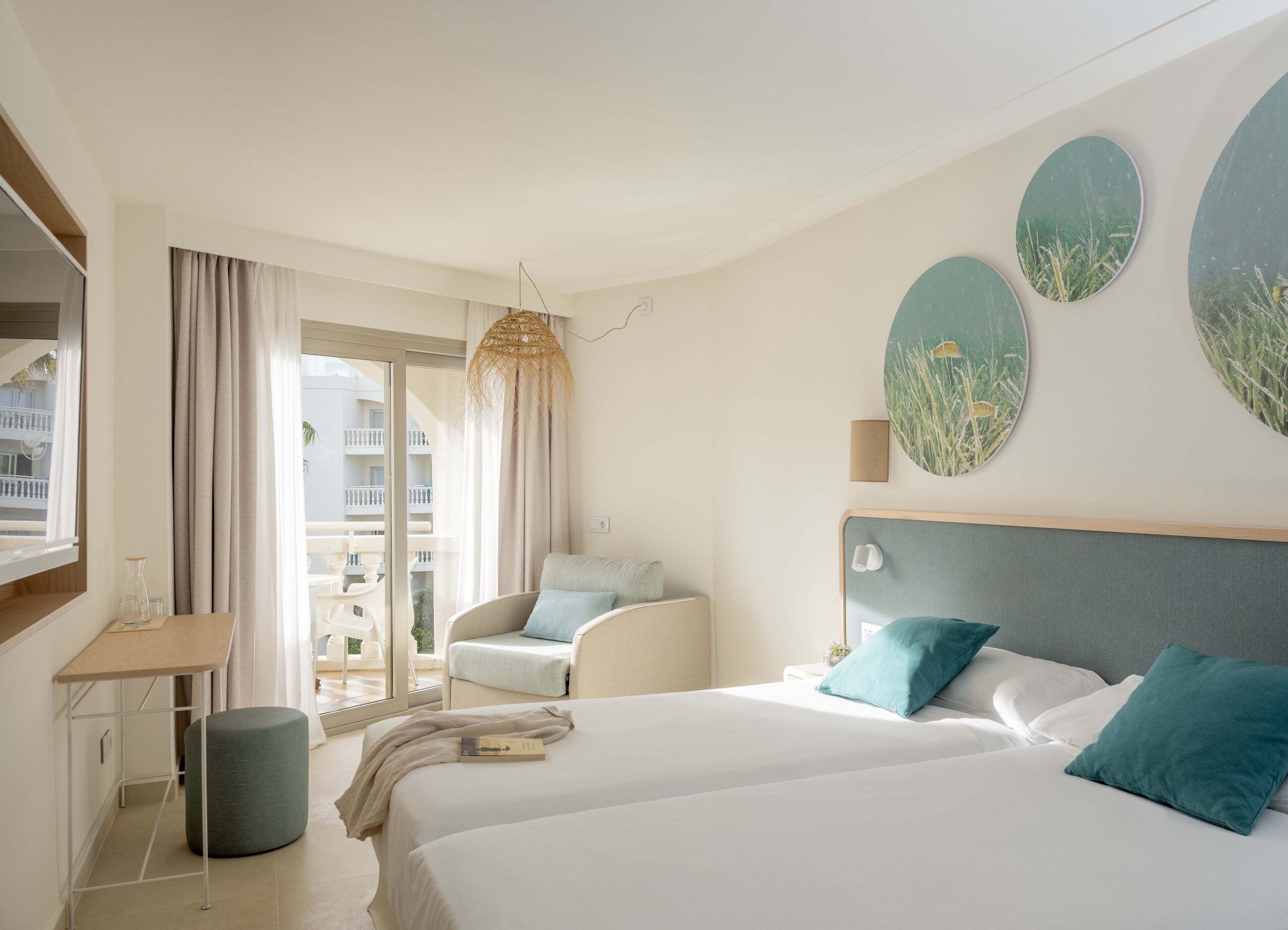 double room, balcony, executive level (star prestige) | down duvets, minibar, desk, blackout curtains