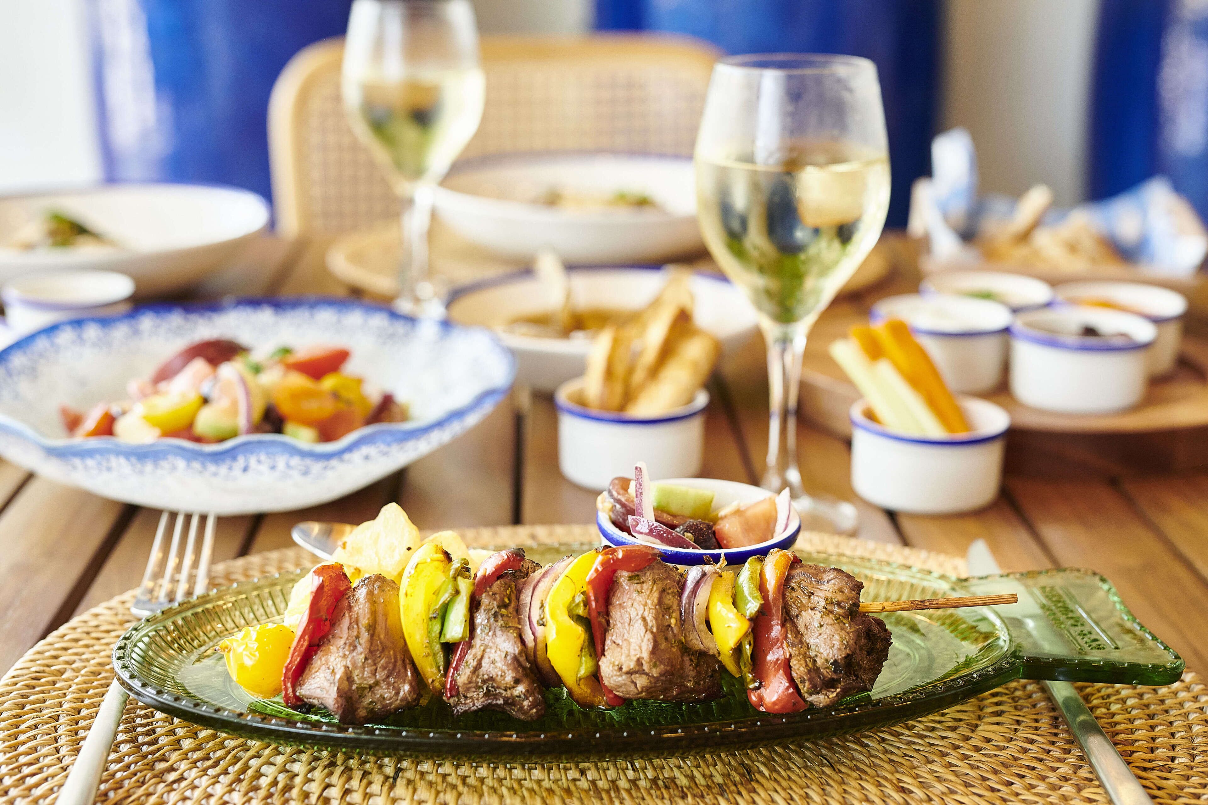 6 restaurants, breakfast, lunch, dinner served; international cuisine