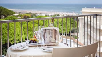 Habitación superior con 1 cama matrimonial o 2 individuales | Balcón