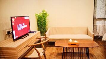 32–tuumainen taulutelevisio, jossa kaapelikanavat