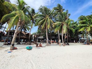 Beach nearby - Erus Hotel Boracay (Boracay Island)
