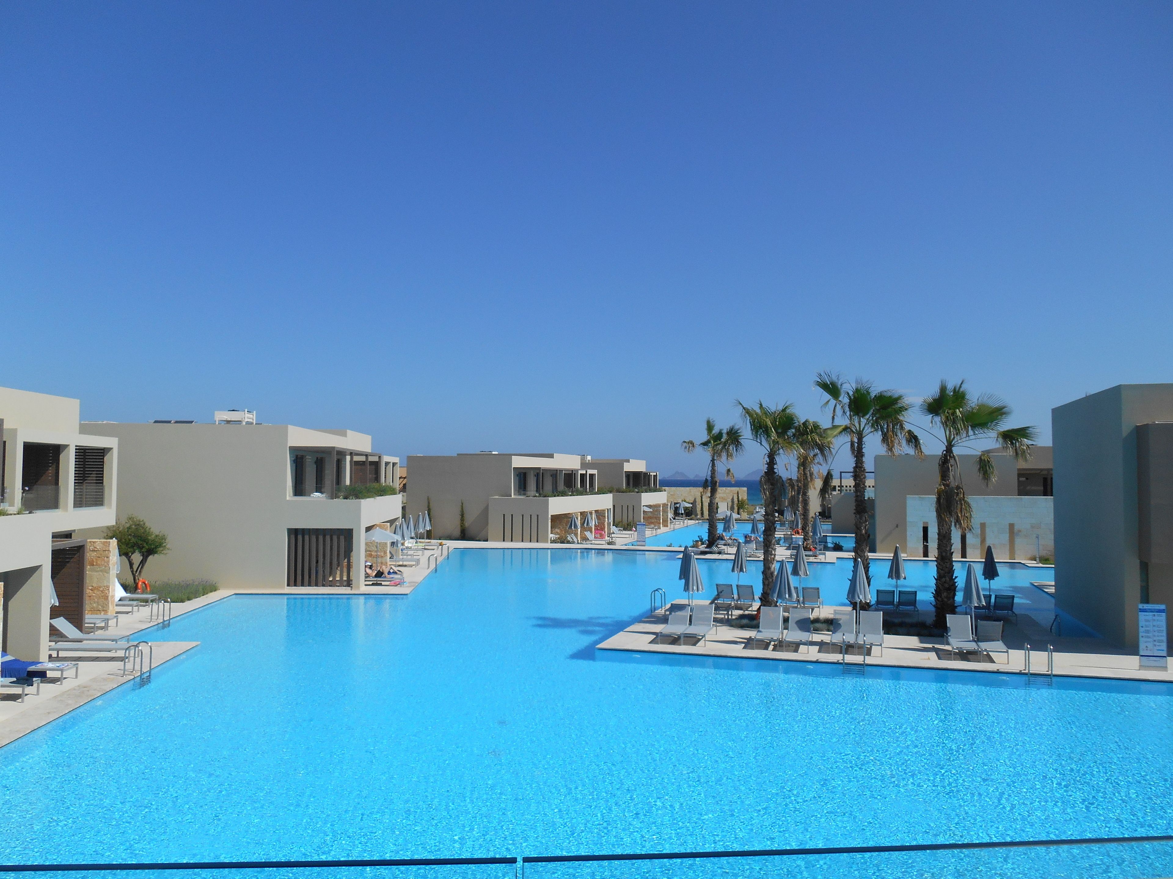 Maisonette Suite Sea Front with Sharing Pool | Minibar, in-room safe, desk, blackout drapes