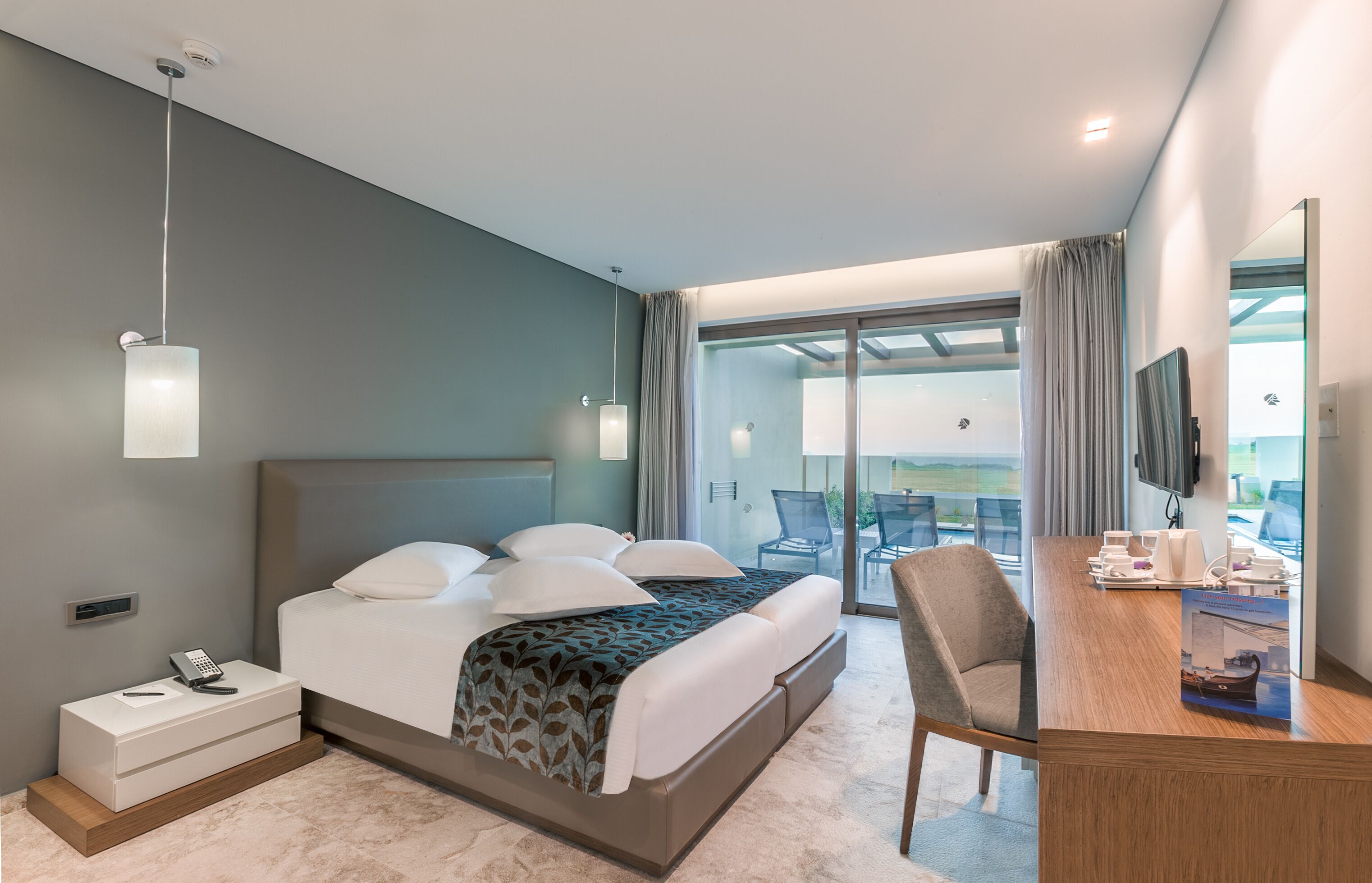 Presidentiële maisonnette | Een minibar, een kluis op de kamer, een bureau, verduisterende gordijnen