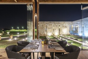 3 restaurants, breakfast, lunch, dinner served; international cuisine - Astir Odysseus Kos Resort & Spa (Kos)