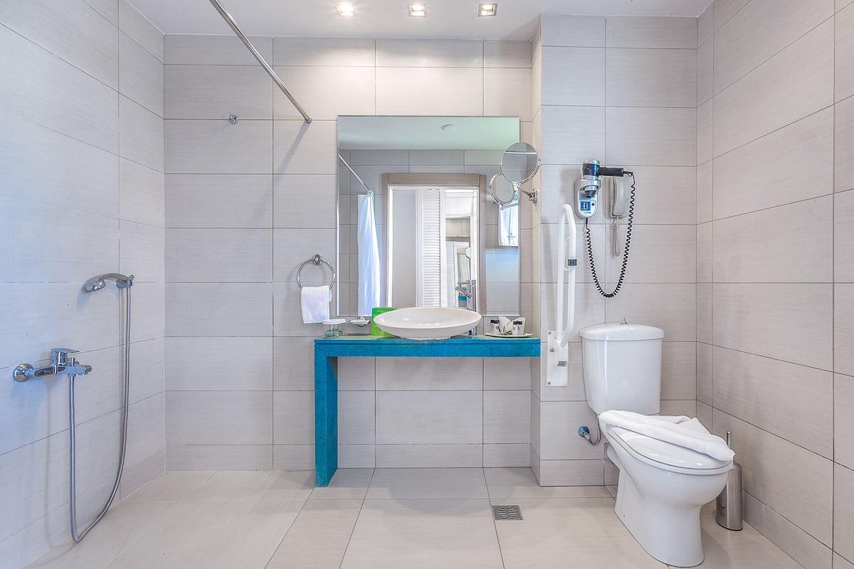 Double or Twin Room - Wheelchair Accessible | Bathroom | Designer toiletries, hair dryer, bathrobes, slippers