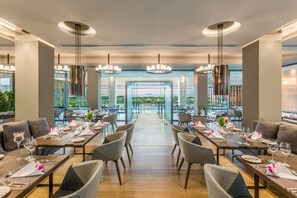 3 restaurants, breakfast, lunch, dinner served; international cuisine - Astir Odysseus Kos Resort & Spa (Kos)