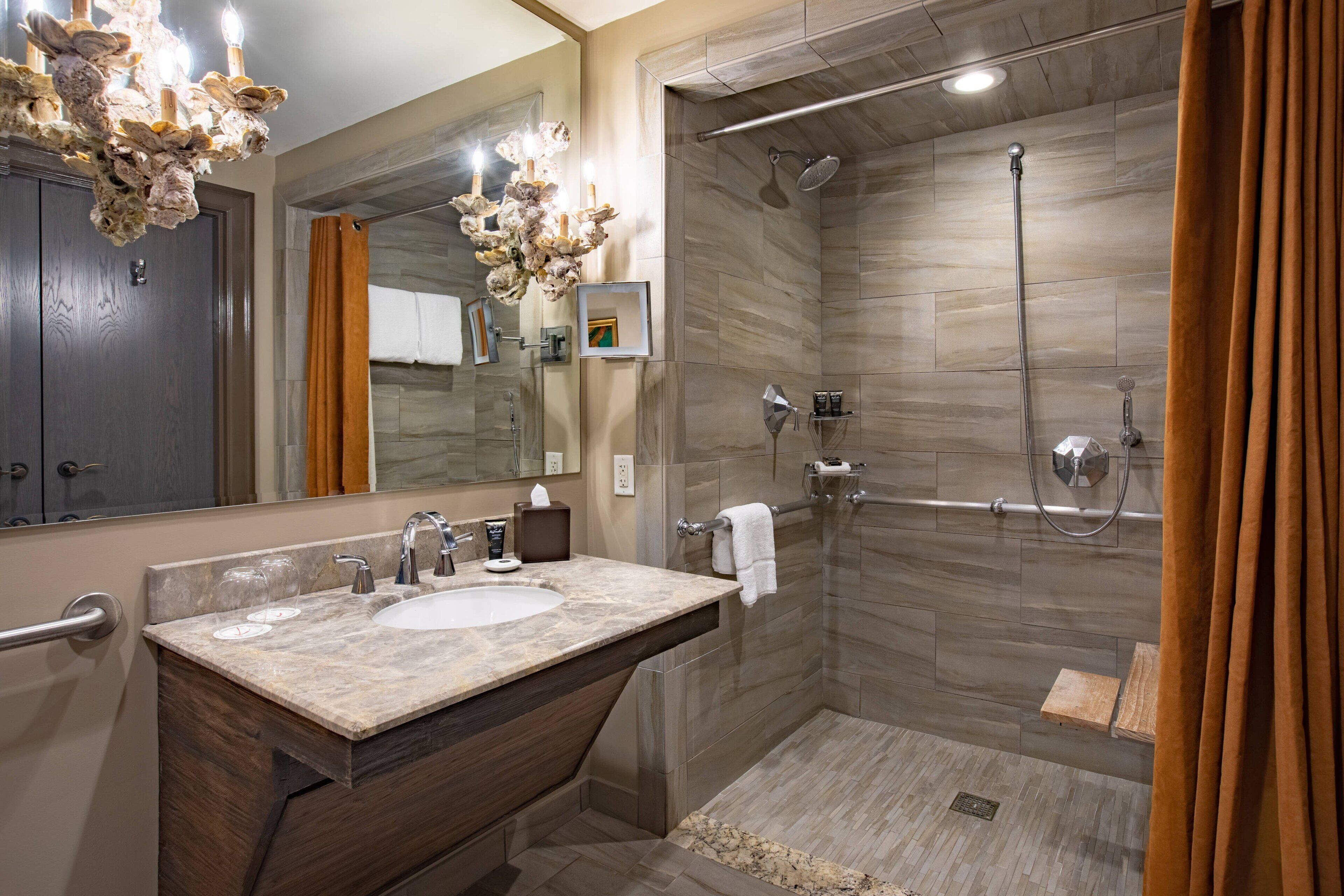 combined shower/bathtub, rainfall showerhead, free toiletries