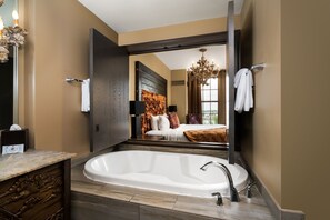 Room, 1 King Bed, River View | Bathroom | Combined shower/tub, rainfall showerhead, free toiletries, hair dryer