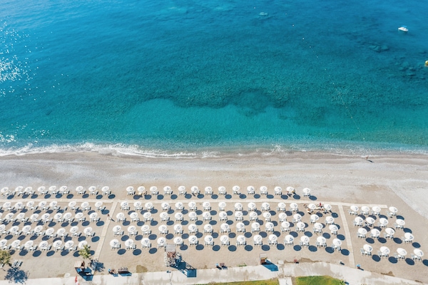 On the beach, black sand, free beach shuttle, sun loungers