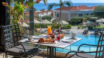 Free daily buffet breakfast