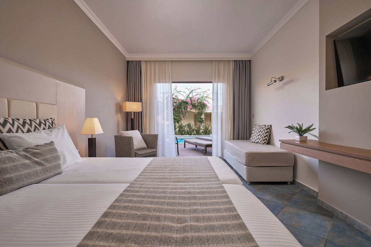 Superior Double Room, Private Pool, Garden View | Minibar, in-room safe, individually decorated, individually furnished
