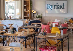 Breakfast, lunch and dinner served  - Hotel Kyriad Lyon Est - Bron Eurexpo Le Cottage (Bron)