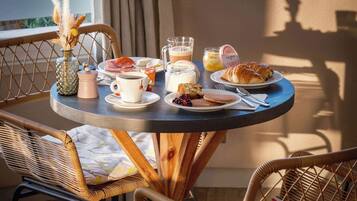 Petit déjeuner buffet (15 EUR par personne)