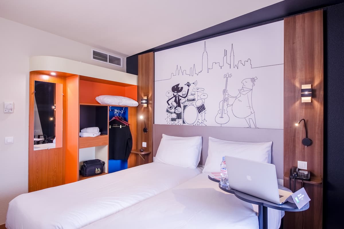 Standard Room, 2 Single Beds | Premium bedding, pillow-top beds, individually furnished, desk