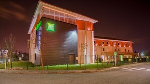 A hotel with a modern design, featuring a prominent sign for ibis Styles. - ibis Styles Toulouse Blagnac Aeroport (Blagnac)