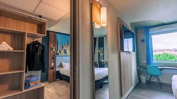 Chambre Familiale, 2 lits doubles, chambres communicantes | Literie de qualité supérieure, surmatelas, ameublement personnalisé