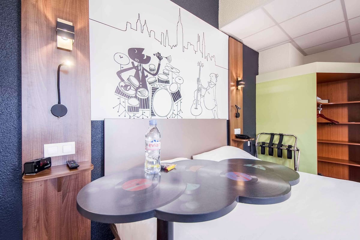 Standard Room, 1 Double Bed | Premium bedding, pillowtop beds, individually furnished, desk