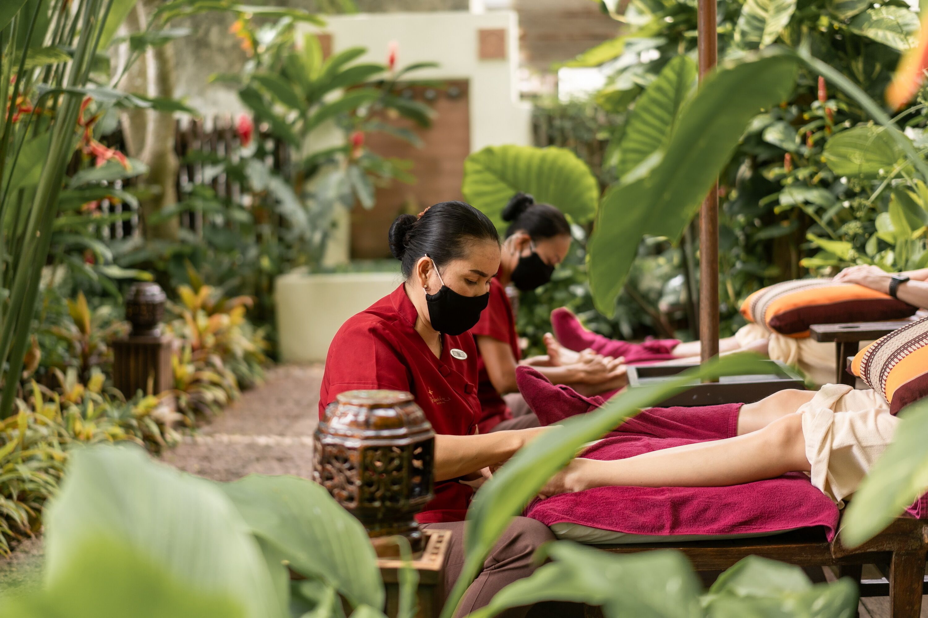 couples treatment room(s), hot tub, steam room, body treatments