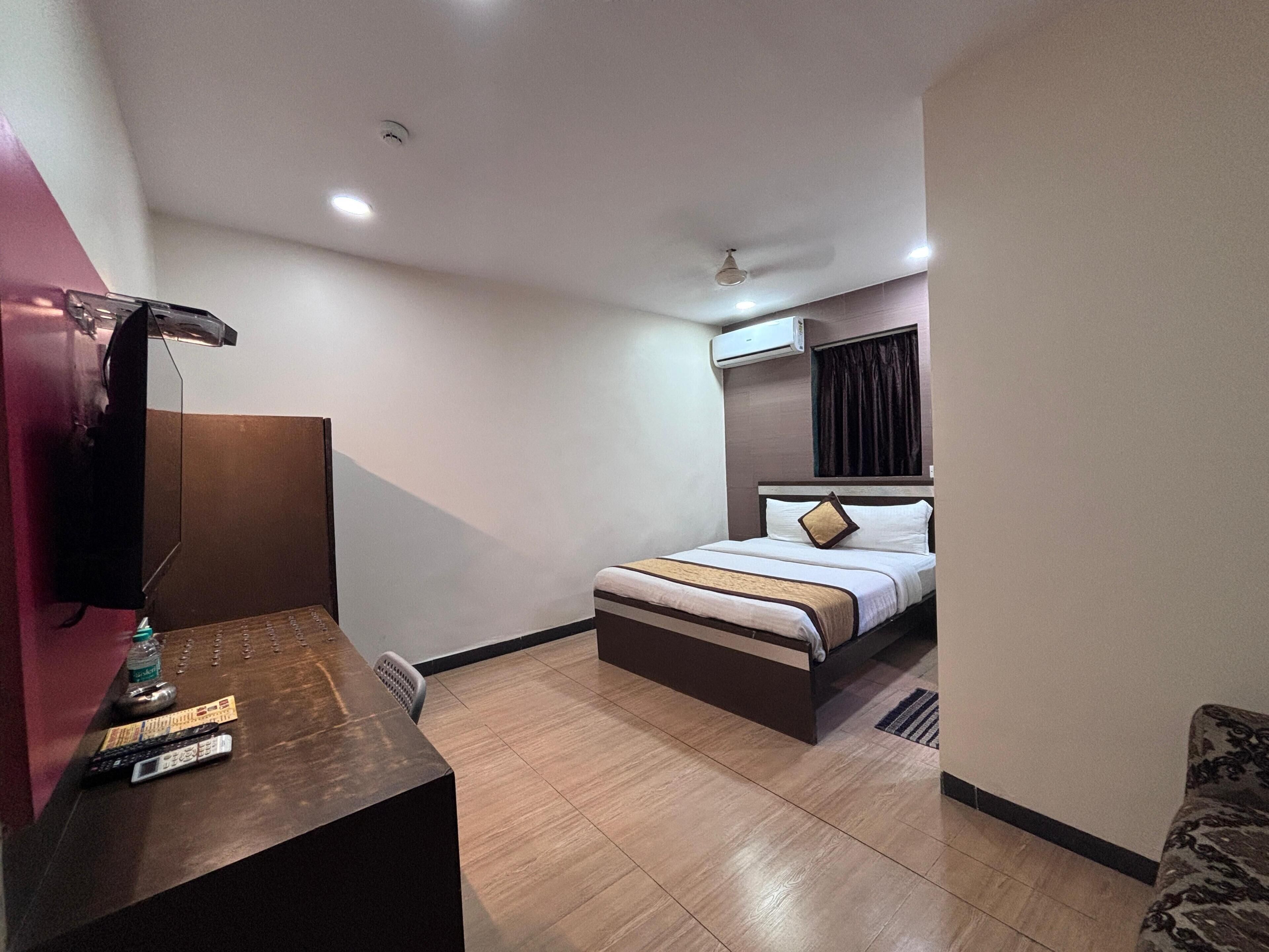 Superior Room | In-room safe, desk, free WiFi, bed sheets