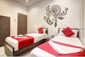 デラックス ツインルーム | セーフティボックス (室内)、デスク、WiFi (無料)、ベッドシーツ