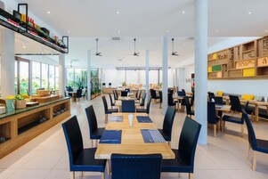 Desayuno buffet todos los días (con cargo)