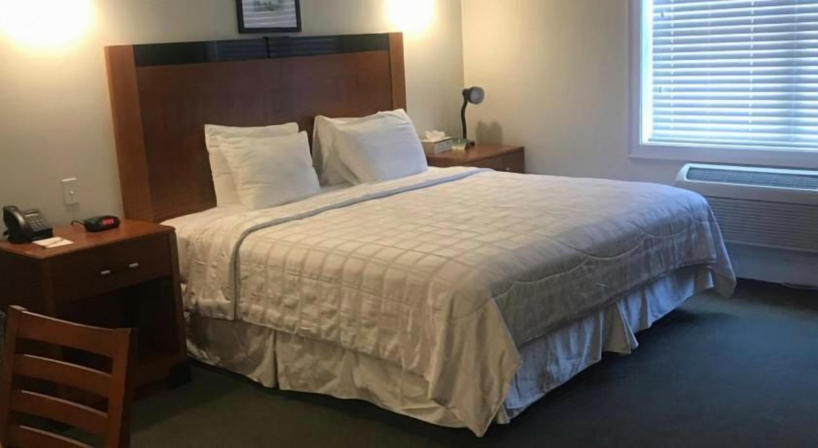 Desk, iron/ironing board, free internet, bed sheets