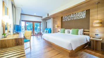 Premier Seaview | Premium bedding, in-room safe, desk, free WiFi