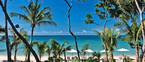 2 outdoor pools, pool umbrellas