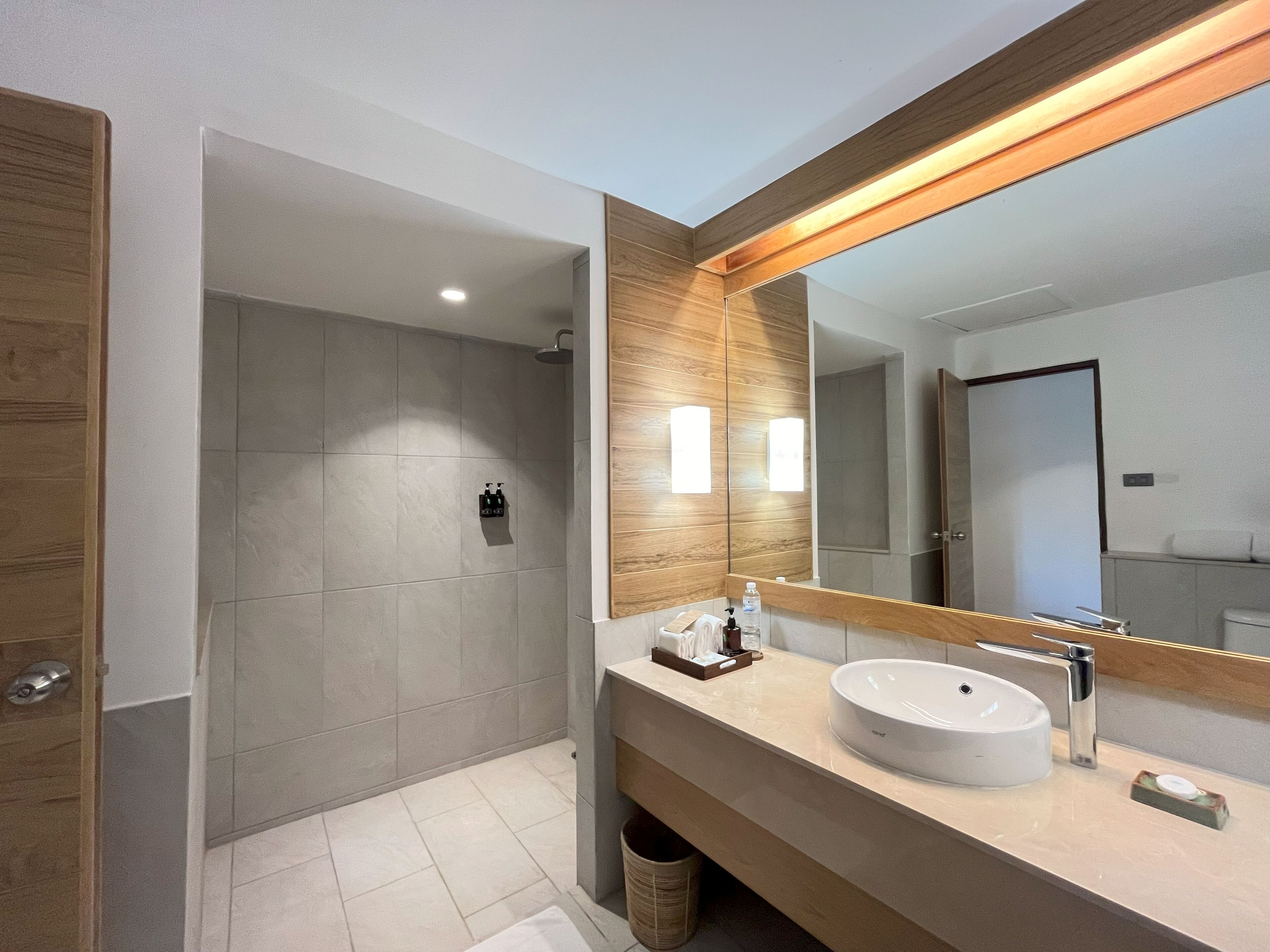 premier bayview hillside | bathroom | shower, hair dryer, bathrobes, slippers