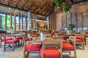 Daily buffet breakfast for a fee - Ao Prao Resort (Rayong)