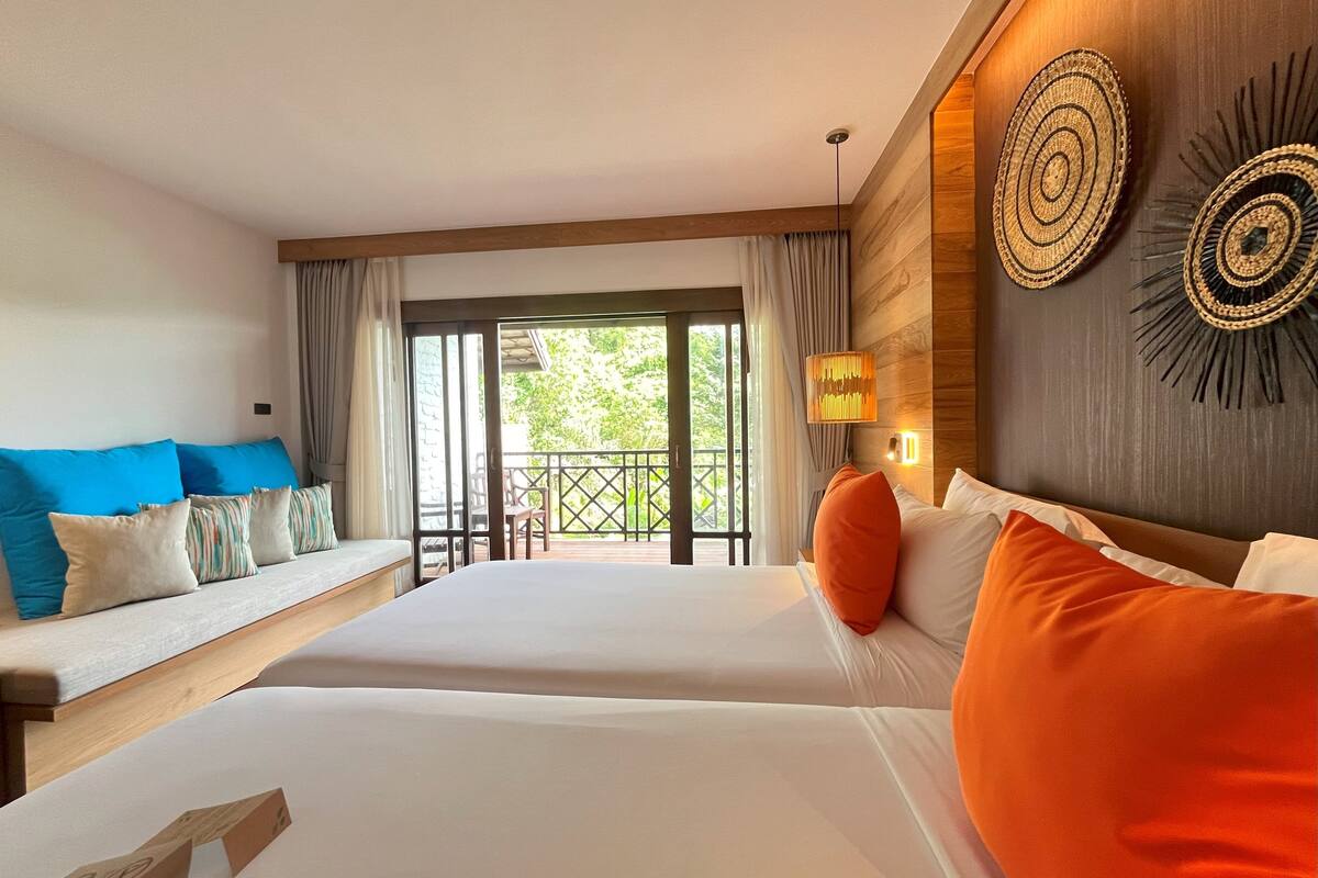 premier bayview hillside | 1 bedroom, premium bedding, in-room safe, desk