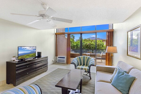 Suite - 2 soveværelser (2 story unit) | Opholdsområde | Tv