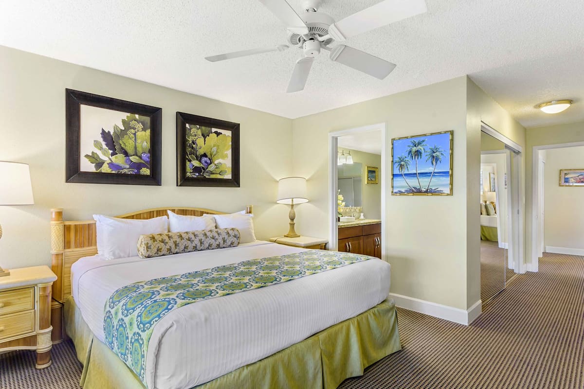 Suite, 2 camere da letto (2 story unit) | 1 camera, una cassaforte in camera, una scrivania, Wi-Fi gratuito