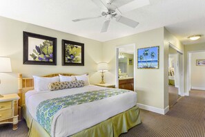 Suite - 2 soveværelser (2 story unit) | Pengeskab på værelset, skrivebord, gratis Wi-Fi, sengetøj