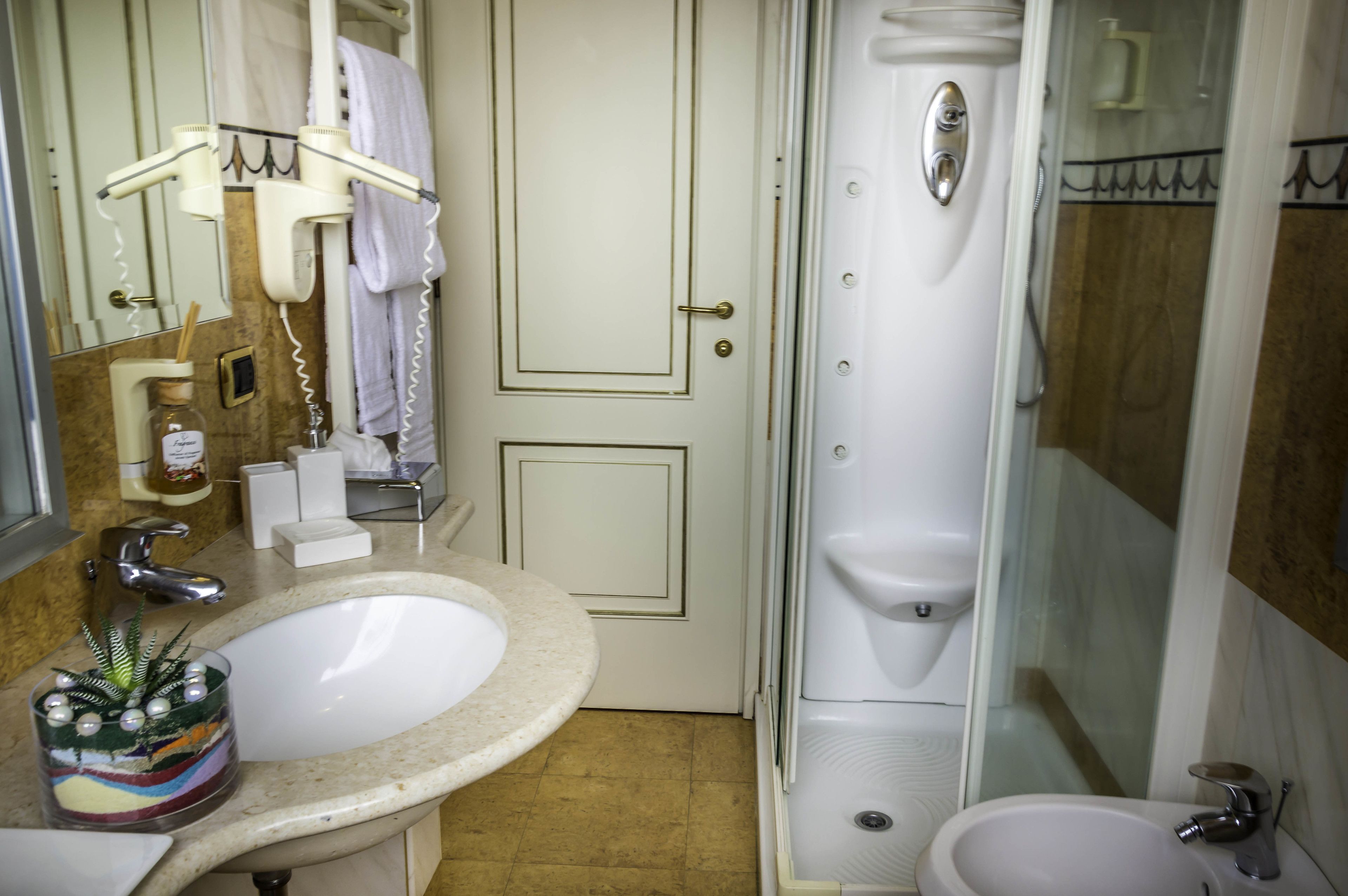 shower, free toiletries, hair dryer, bidet