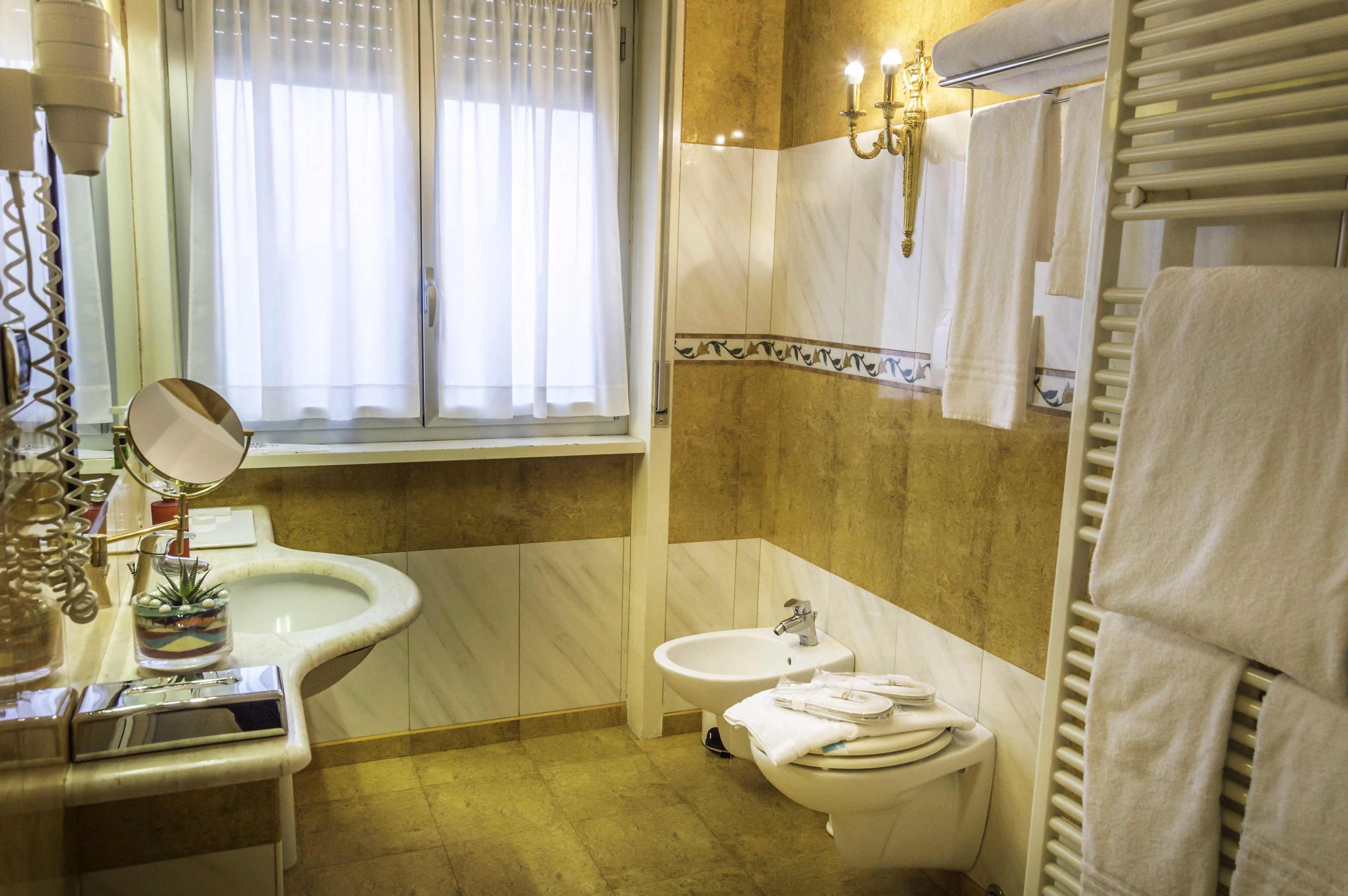 shower, free toiletries, hair dryer, bidet