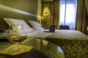 Minibar, in-room safe, desk, blackout drapes - LVG Hotel Collection - La Bussola (Novara)