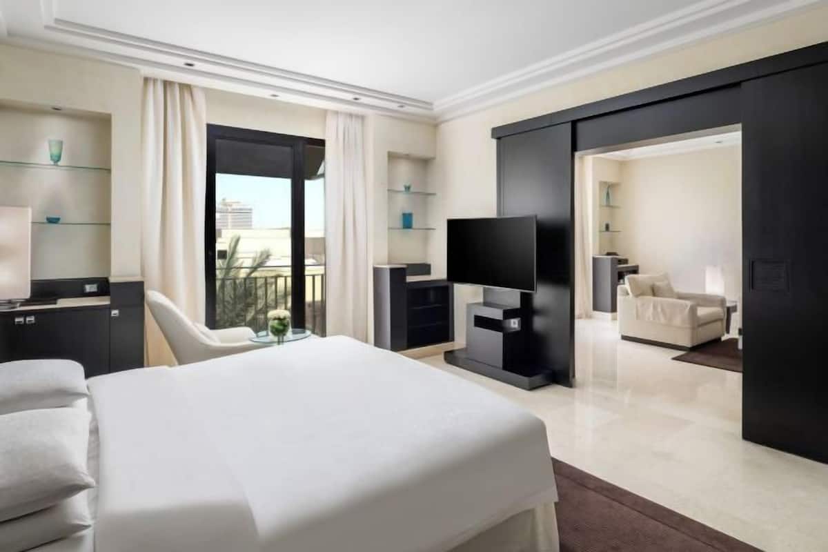 Egyptian cotton sheets, hypo-allergenic bedding, down duvets