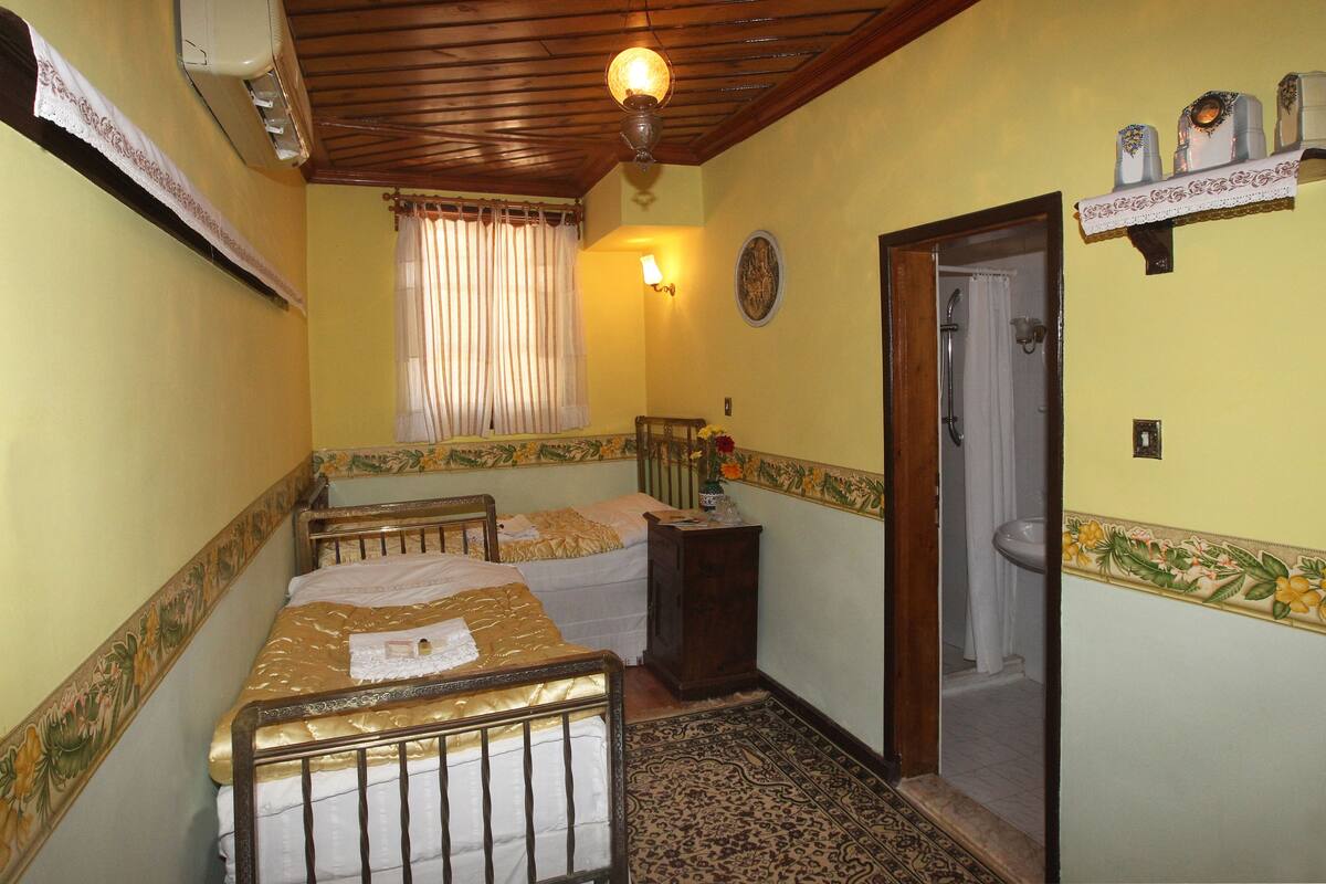 Quarto Standard (Yellow Room)