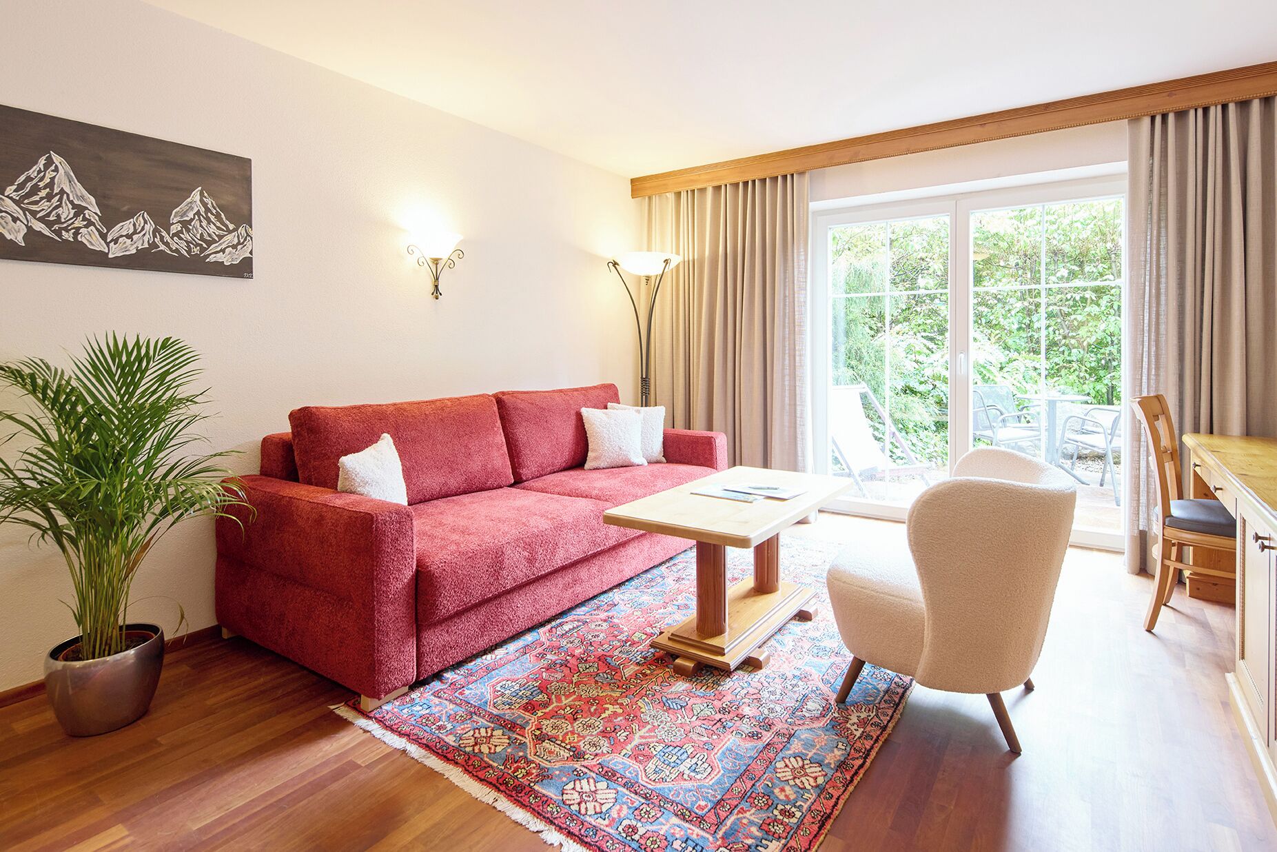 Apartment Suite | Minibar, in-room safe, desk, laptop workspace